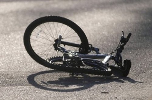 18 yaşlı velosipedçini maşın vurdu