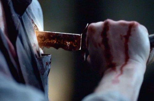 Yardımlıda 12 yaşlı uşaq özünü bıçaqlayıb