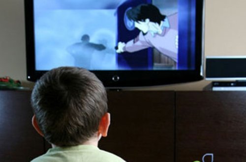 5 yaşlı uşağın başına televizor düşdü, öldü - Faciə