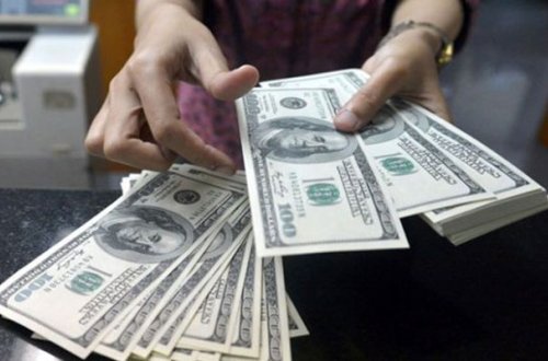 Qara bazarda manatın “evini yıxanlar” - Mərkəzi Bank susur, DİN isə görmür...