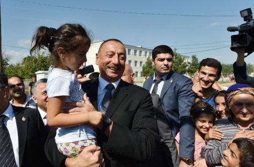 Prezident Xudatda sakinlərlə görüşdü - FOTOLAR