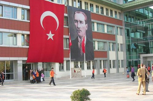 Türkiyədə 11 min 500 müəllim işdən qovuldu