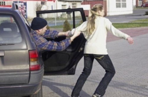 Bakıda 53 yaşlı  kişi23 yaşlı qızı qaçırdı