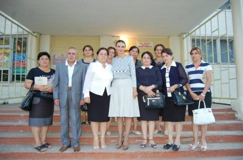 Millət vəkili güclü külək nəticəsində zərər dəymiş Qovlar şəhərində sakinlərlə görüşüb