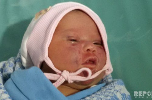 Ana yeddi günlük körpəsini xəstəxanada atıb qaçdı – YENİLƏNİB + FOTO