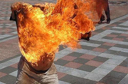 Bakıda keçmiş məhkum özünü yandıraraq intihar edib