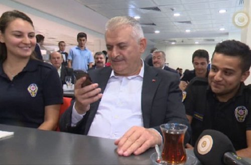 Baş nazir telefonla elçilik etdi - Video