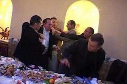 Bakıda toyda dava düşdü: Yaralananlar var – VİDEOLAR