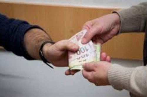 Rüşvəti səhvən başqasına verib - Bakıda müəmma