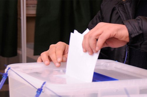 Səsvermə bülletenlərinin paylanmasına başlanılıb