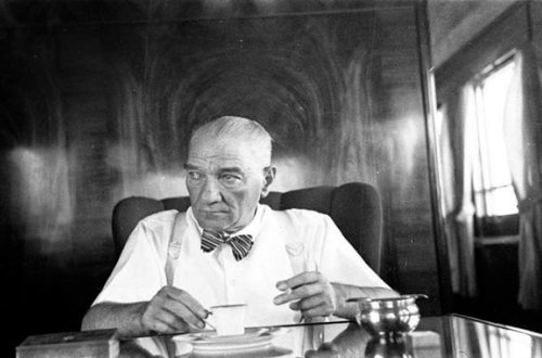 Atatürk, Hitler və digər 10 dahi haqqında — BİLMƏDİKLƏRİNİZ