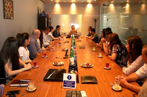 Veysəloğlu rəhbərliyi şirkət əməkdaşlarının ali təhsil müəssisələrinə tələbə adını qazanan övladları ilə görüş keçirdi