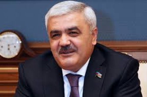Rövnəq Abdullayev: 