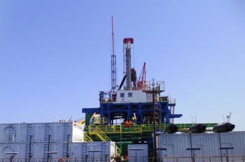 SOCAR-AQŞ yeni neft quyusu qazıb