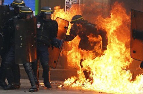 Parisdə etirazçılar və polis arasında qarşıdurma olub – VİDEO