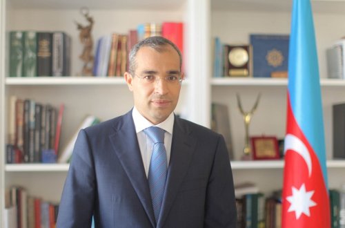 Nazir məktəbli formasından danışdı