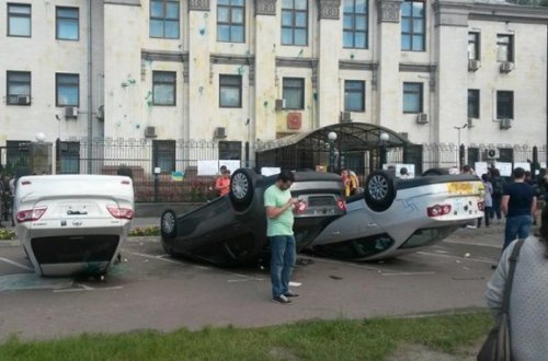 Rusiyanın Ukraynadakı səfirliyinə hücum Moskvanı hiddətləndirdi