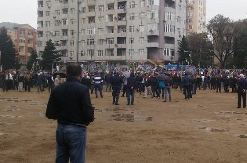 Palçığa batan mitinq – TƏHLİL