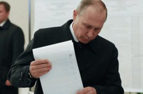 Putin səs verdi - Foto