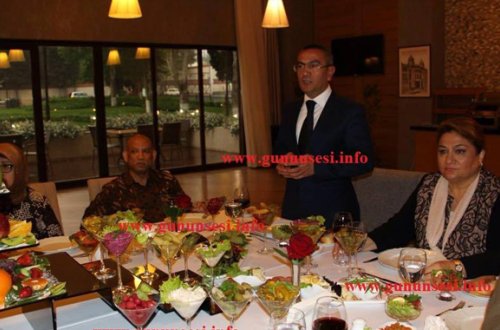 İCRA BAŞÇISININ YEMƏK STOLU… — Ərəb şeyxlərini heyrətə salar + FOTOLAR