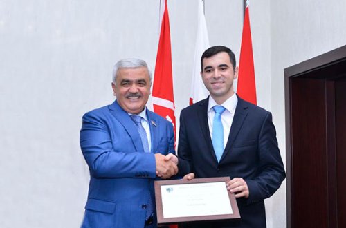 Rövnəq Abdullayev məşhur əkizlərlə görüşdü - FOTOLAR