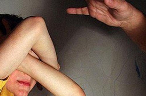 Şagird müəlliməni söyüb, nəvəsi də şagirdi döyüb