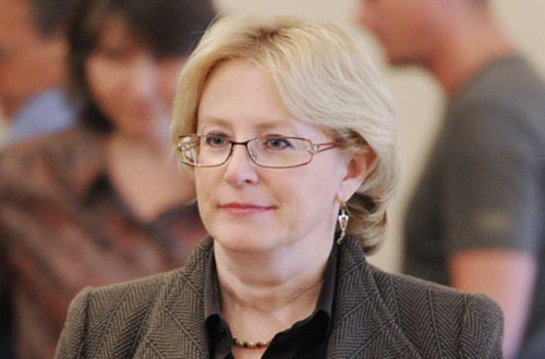 Təyyarədə sərnişinin vəziyyəti pisləşdi - İlk yardımı nazir etdi