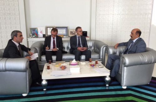 Əbülfəs Qarayev səfirlə görüşdü