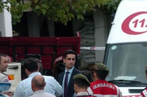 Gəlin 100 yaşlı qayınanasının boğazını kəsdi - FOTOLAR