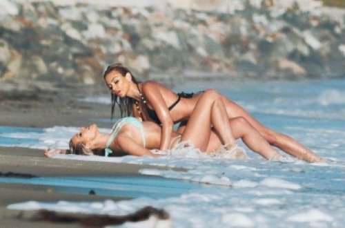 İki modeldən suyun içində ehtiraslı FOTOLAR (18+)