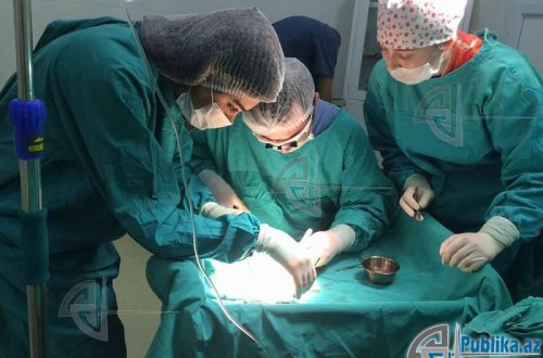 Azərbaycanda oğlanı qız edən cərrah danışdı: 