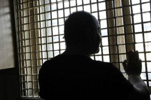 Həbsdən çıxıb yenə həmin qadını zorladı