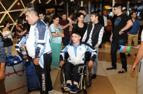 Paralimpiyaçılarımız Vətənə döndülər