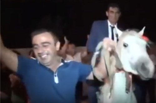 Cəbhə xəttinə ən yaxın məsafədə toy çalındı – VİDEO