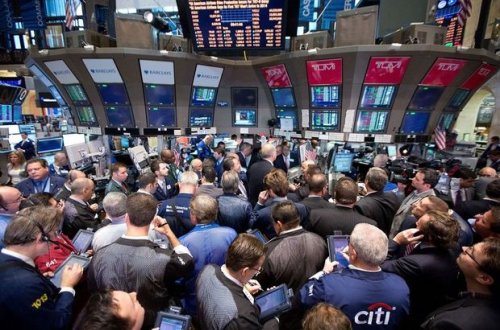 Dünya bazarlarında neftin qiyməti ucuzlaşır