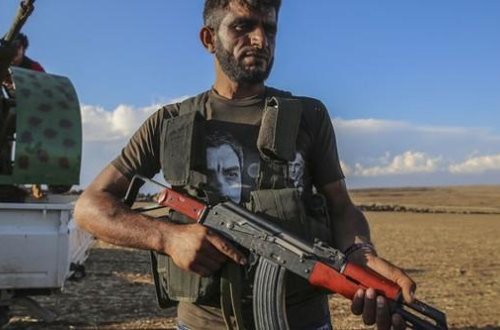 Suriya əsgərləri “Polad Ələmdar” köynəkləri ilə döyüşür