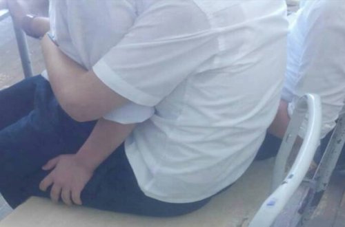 Sabunçu rayonunda yerləşən 137 saylı tam orta məktəbdə biabırçılıq - ŞAGİRD ŞAGİRDİN QUCAĞINDA (FOTO)