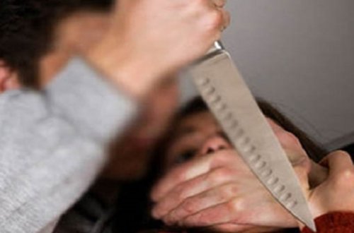 Ailə üzvü 18 yaşlı qızın başını kəsdi