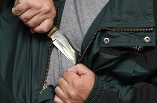 Tovuzda qayınata kürəkənini bıçaqladı