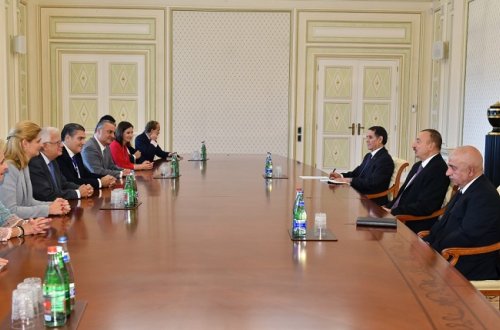 Prezident nümayəndə heyətini qəbul edib