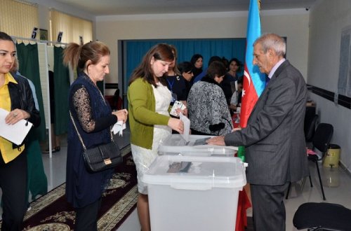 Gözdən əlillər də səs verir - FOTO