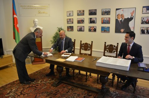 Azərbaycanın İsveçdəki səfirliyində yaradılan seçki məntəqəsində fəallıq müşahidə edilir