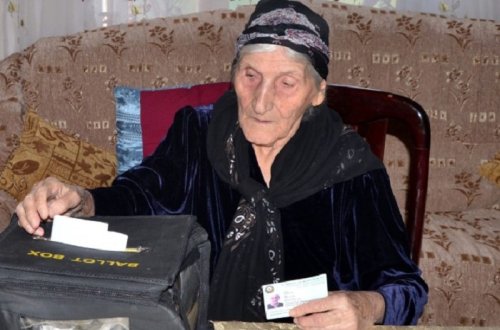 `Belə əmin-amanlıq hər ölkəyə nəsib olmur` - 111 yaşlı seçici