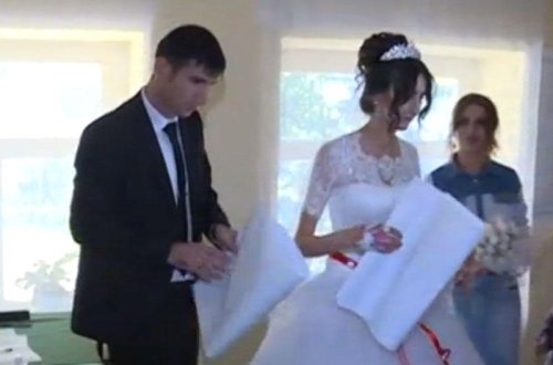 Bəy və gəlin səsvermədə iştirak etdilər - VİDEO - FOTO