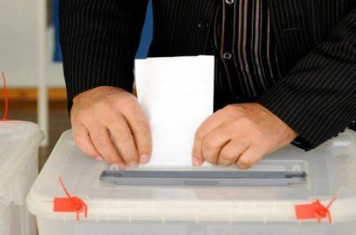 Azərbaycanda referendum başa çatıb