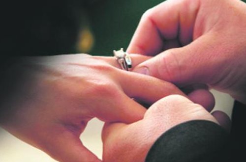 Kürdəmirdə 15 yaşlı oğlan zorla görün kimlə nişanlandı — VİDEO