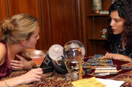 Azərbaycanda insanlar falçılara niyə inanır? — VİDEO