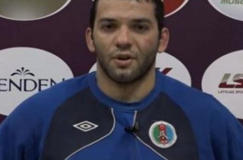 Güləşçimizə 200 qramlıq qızıl medal verildi