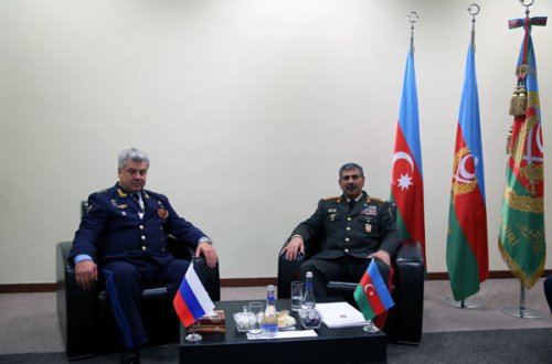 Rusiyalı general Zakir Həsənovla danışıqlarda