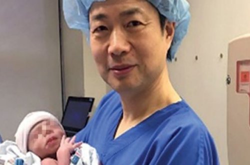 Üç valideyni olan ilk uşaq dünyaya gəldi - FOTO